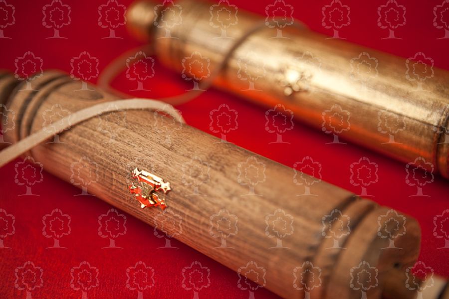 Handmade wooden tubes with gilded fittings for the Luxe certificate